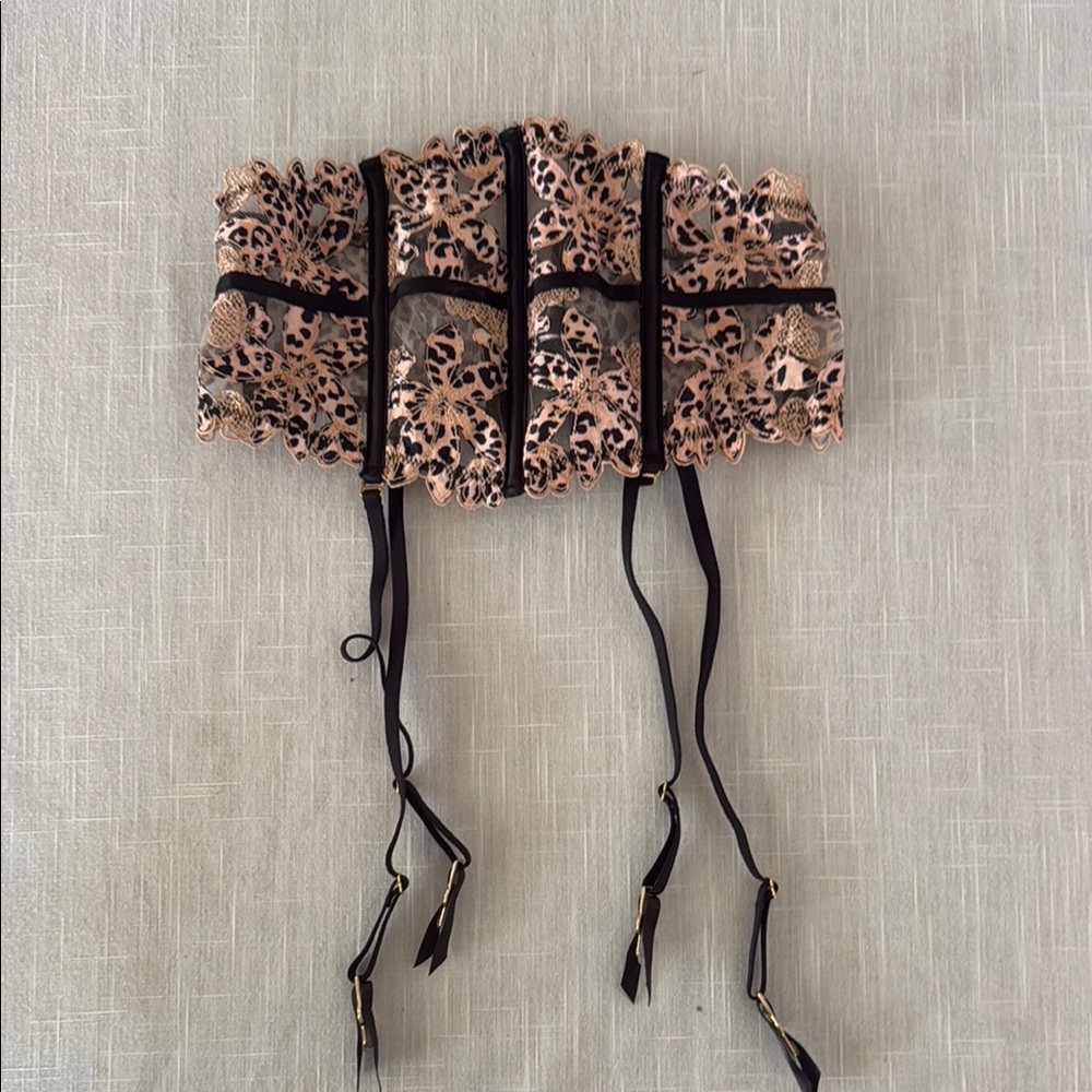 Victoria's Secret Leopard Print Garter NEVER USED LIKE NEW
